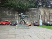 Robin Hood statue